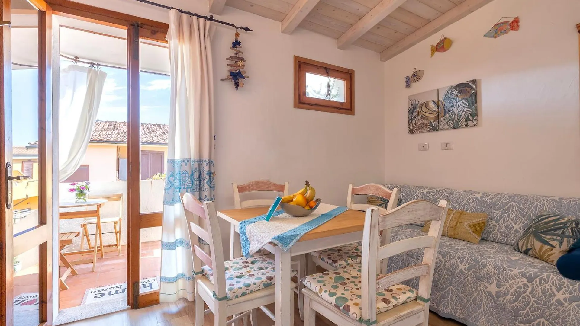 Perla Marina Daire Isola Rossa  İtalya